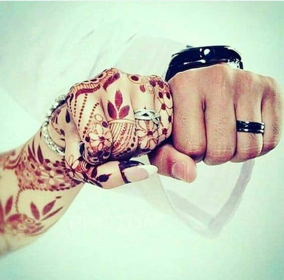 Romantic Couple Hand Pic for DP
