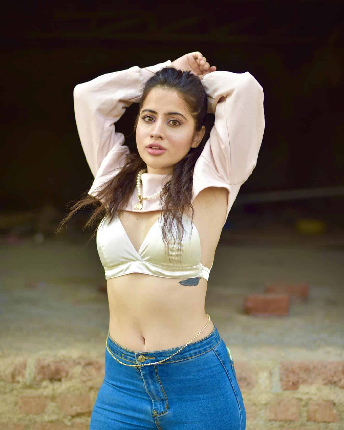 Urfi Javed Pic in Jeans