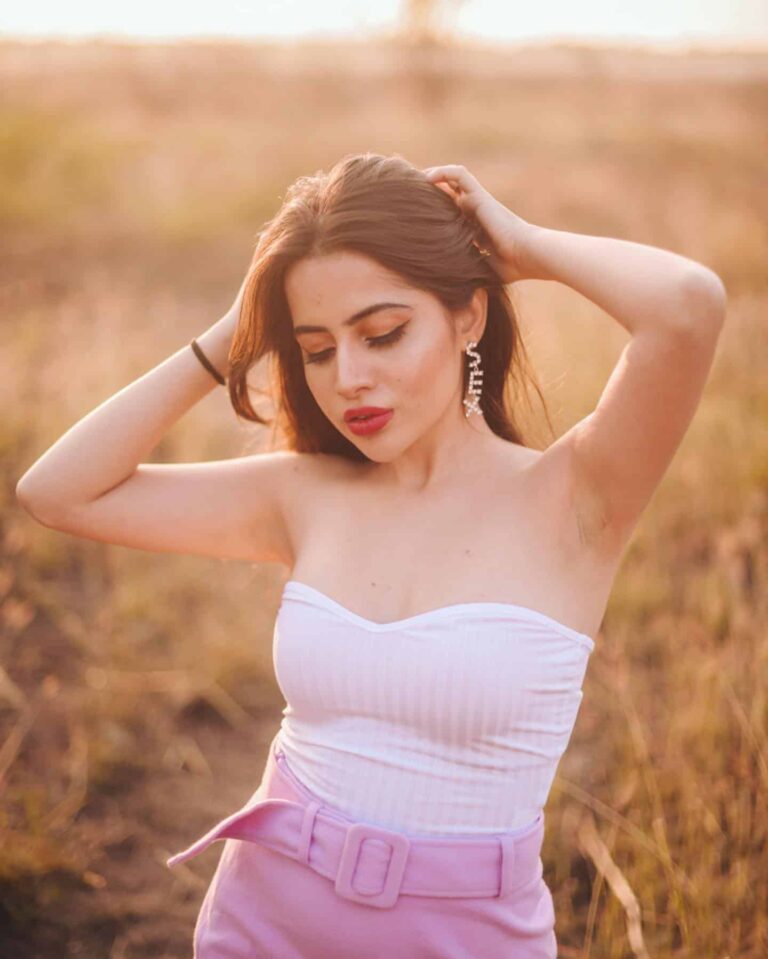 [100+] Urfi Javed Pic, Photos, Images & Wallpaper (HD)