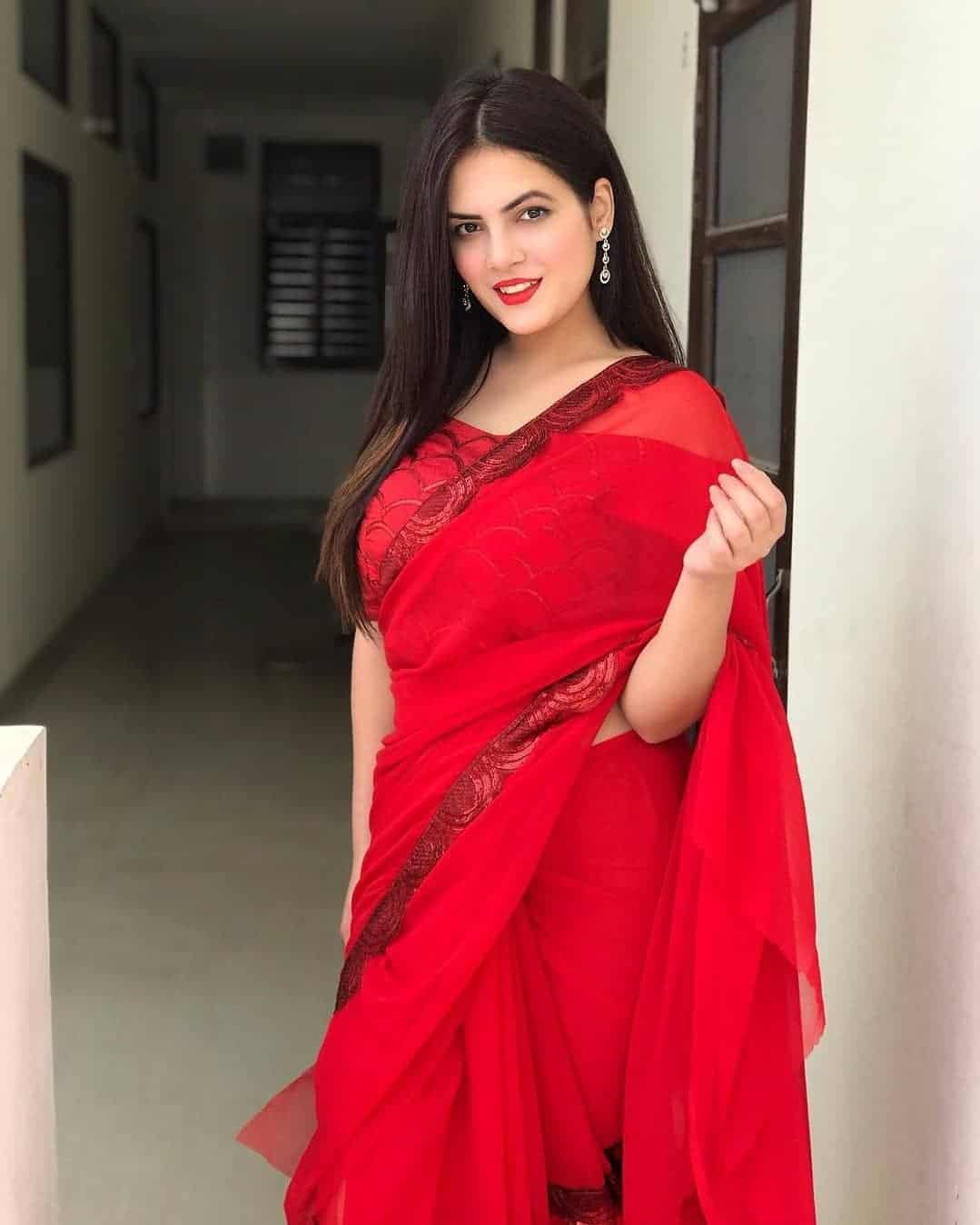 Photo Poses for Girl in Saree