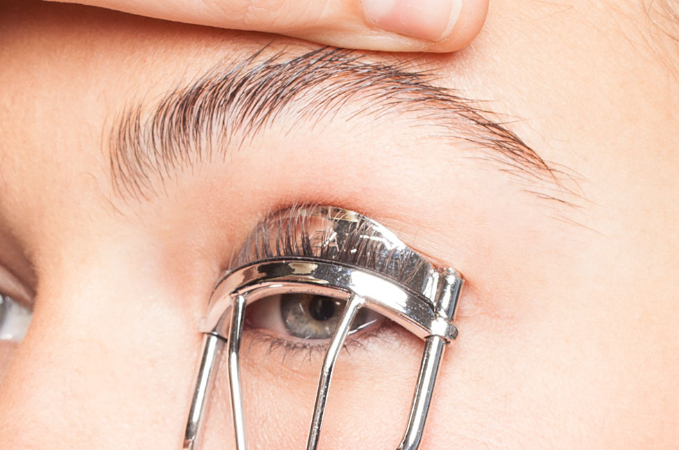 Step-by-Step Guide to Achieving Perfectly Curled Lashes